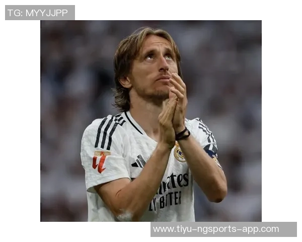 亚沙里赞美莫德里奇：与传奇球员同场竞技的珍贵体验