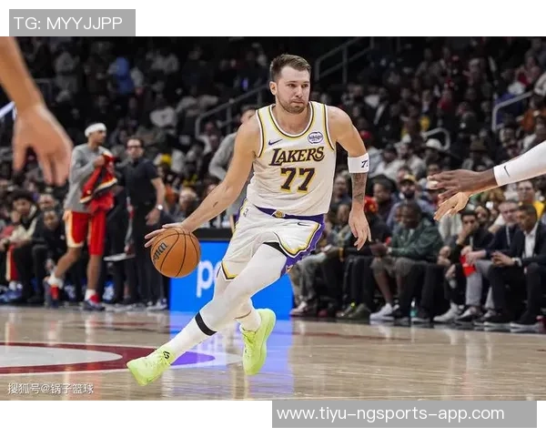 里夫斯赛季正负值领跑湖人东契奇紧随其后詹姆斯表现不佳居队内倒数 里夫斯赛季正负值领跑湖人东契奇紧随其后詹姆斯表现不佳居队内倒数